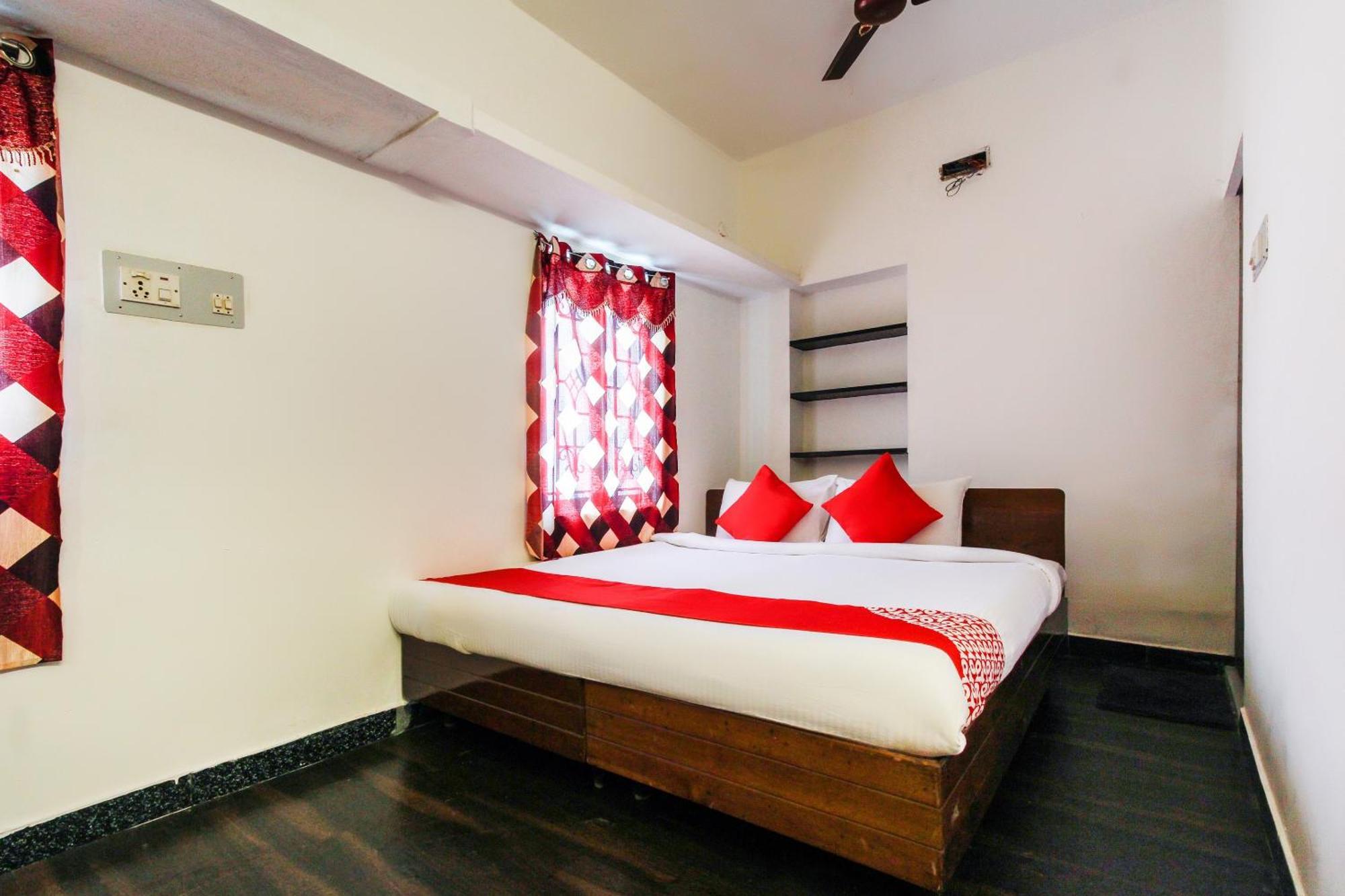 Hotel Lakshmi Narayana ซาเลม ภายนอก รูปภาพ