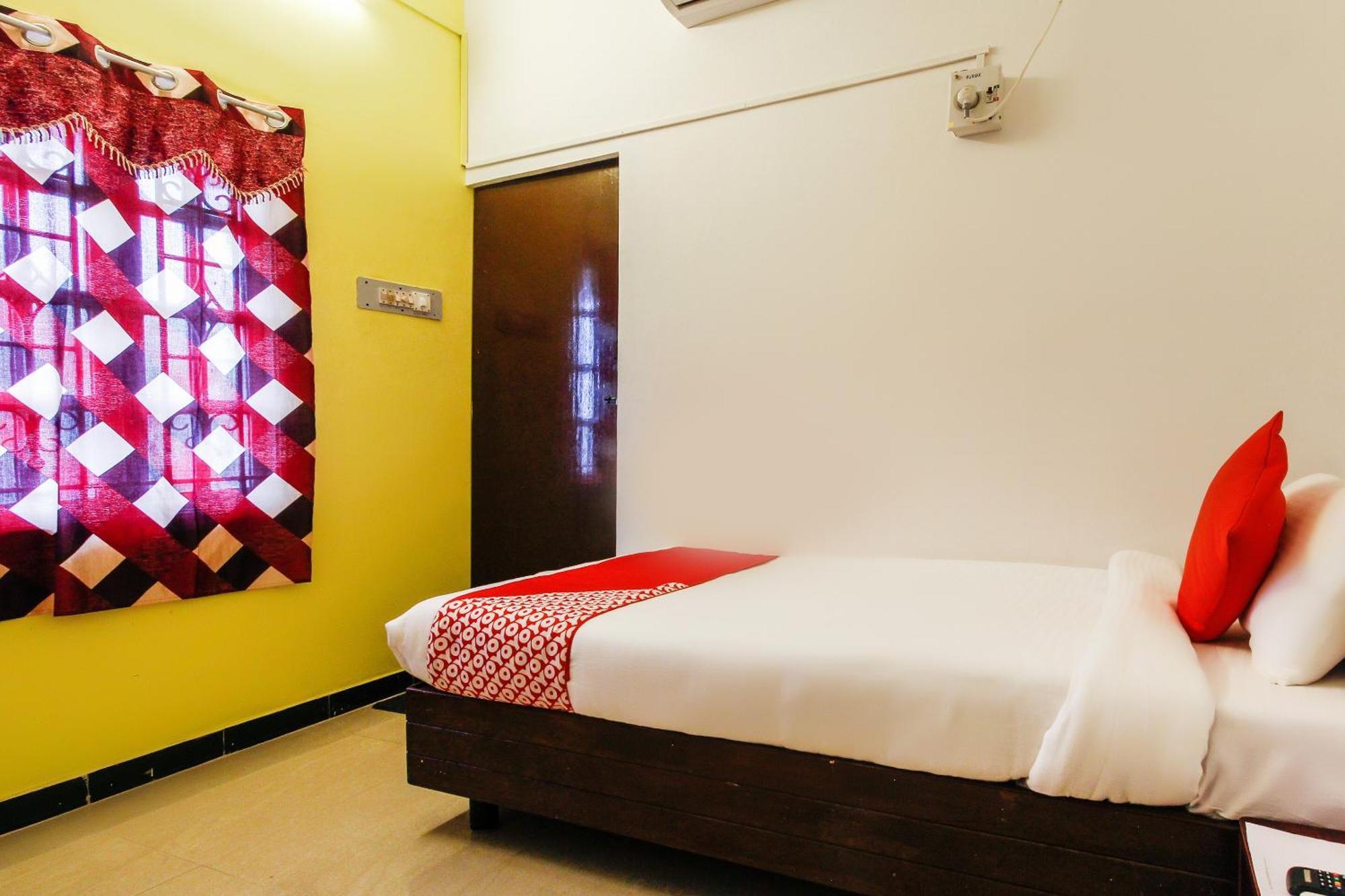 Hotel Lakshmi Narayana ซาเลม ภายนอก รูปภาพ